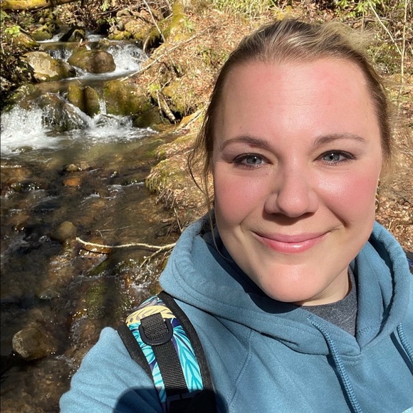 Meet your Posher, Heather - Picture 2 of 7